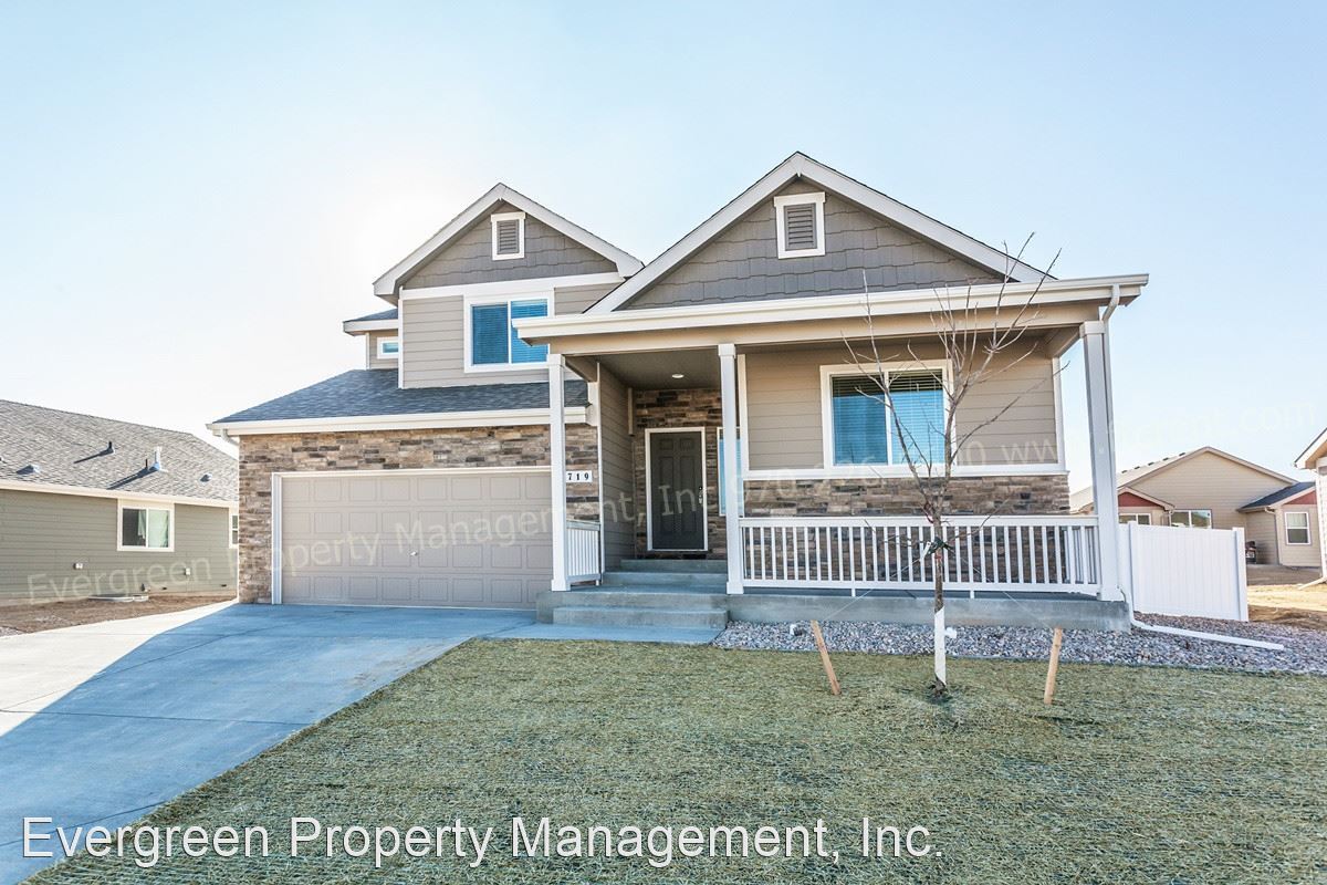 4 br, 2.5 bath House 719 Mt. Evans Ave House Rental in Severance