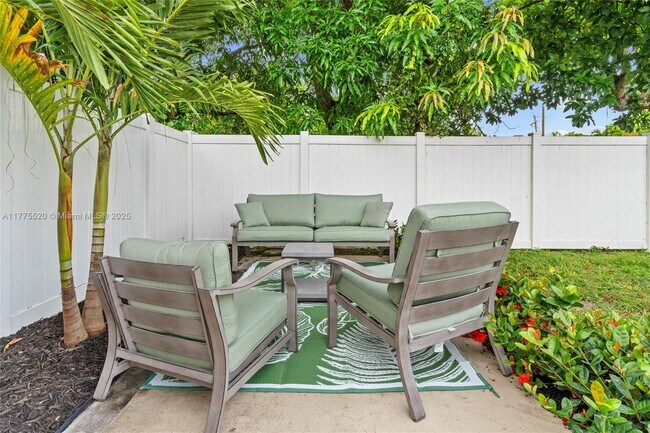 Building Photo - 4775 Collins Ave