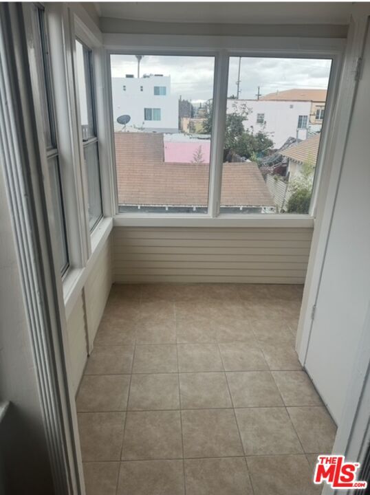 Foto del edificio - 900 W 69th St