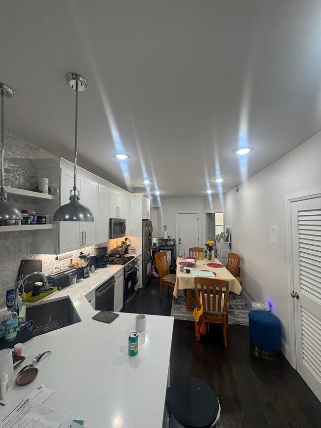Foto del edificio - Amazing 3 bed 2 bath in Brookline!