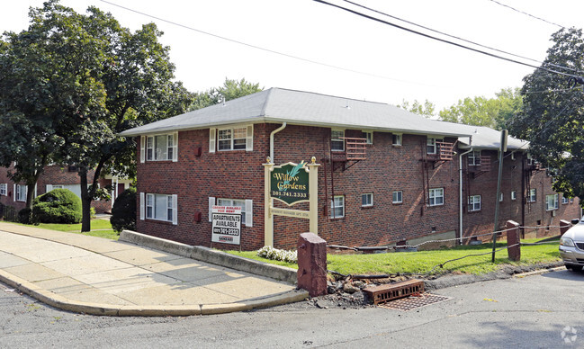 Building Photo - Willow Gardens