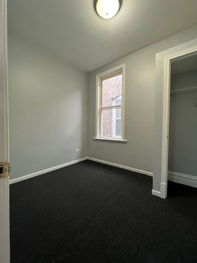 Foto del edificio - 1355 S Springfield Ave