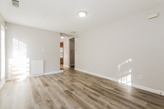 Foto del edificio - 195 Wynnmeade Pkwy