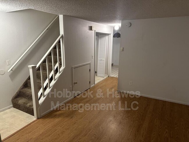 Foto del edificio - 4887 Basswood Dr
