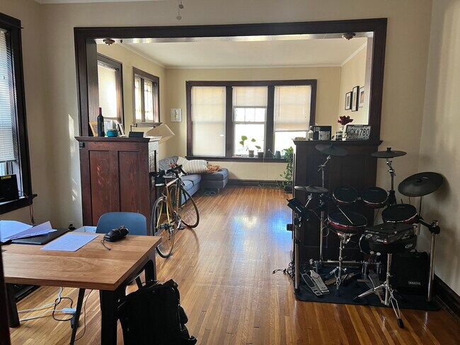 sala de estar - 2516 Bellevue Ave