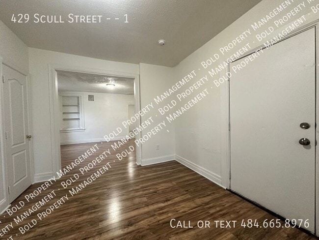 Building Photo - 429 Scull St