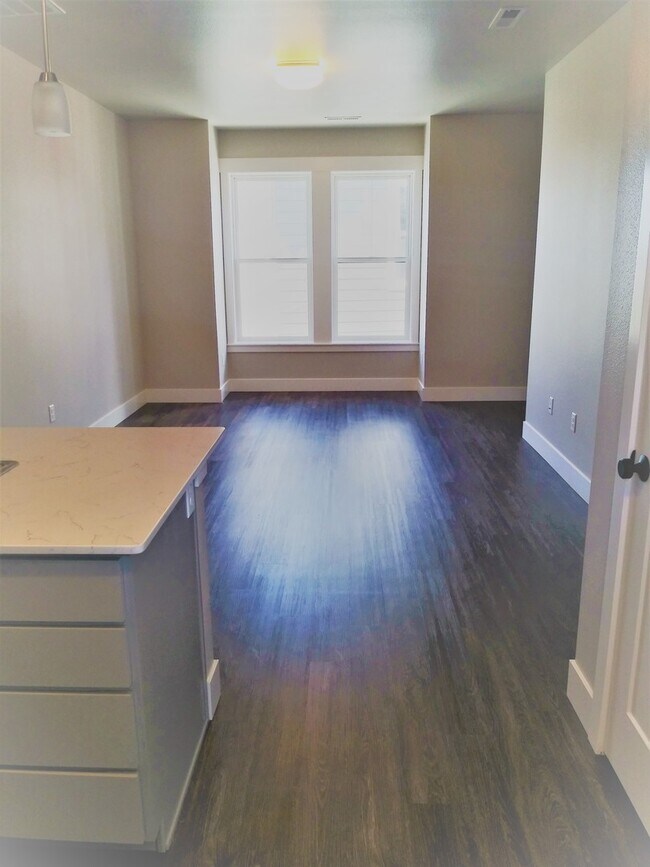 Foto del edificio - 6042 Farmstead Ave