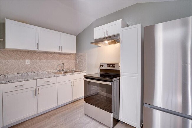 Building Photo - 1502 Deauville Dr