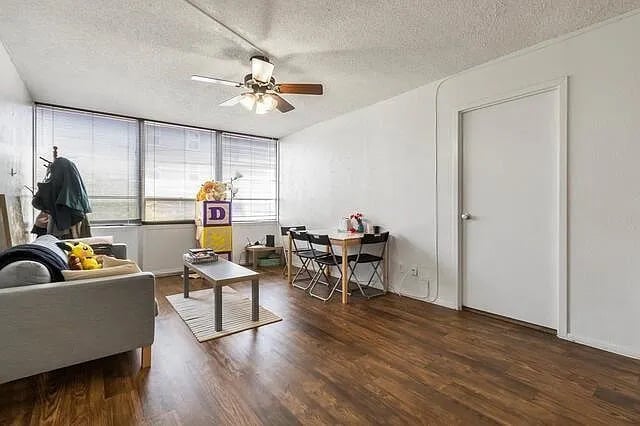 Foto del edificio - Room in Condo on Lavaca St