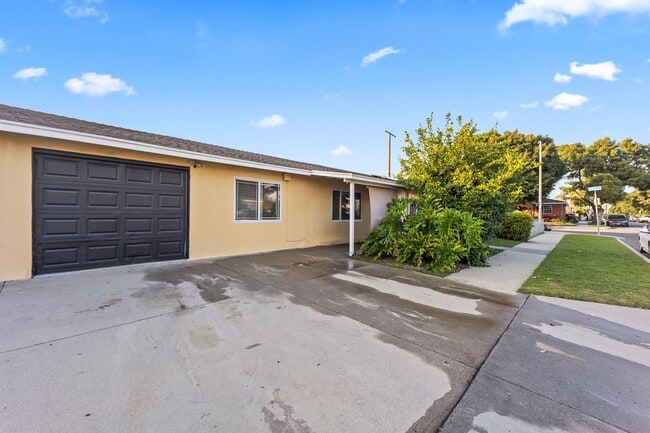 Building Photo - 6297 Orizaba Ave