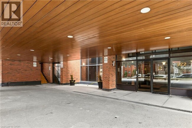 Building Photo - 222 Jackson St W