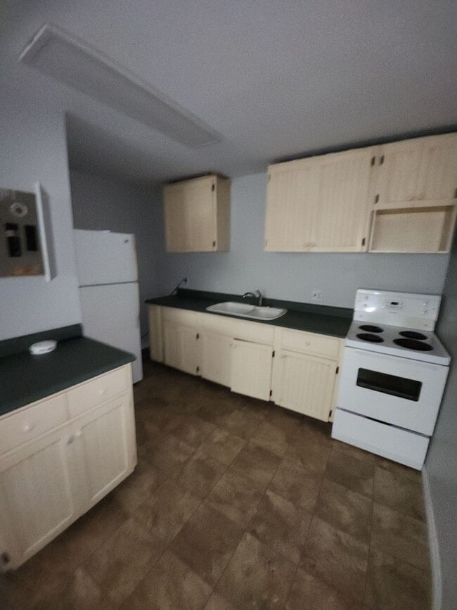 Building Photo - 30 Parkwood Dr