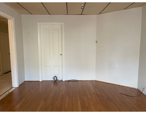 Building Photo - 196 Chelsea St