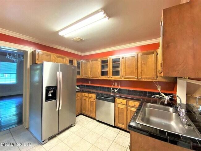 Foto del edificio - 275 W Chulahoma Ave