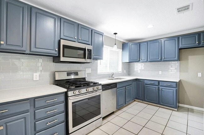 Photo - 235 Saratoga Dr House