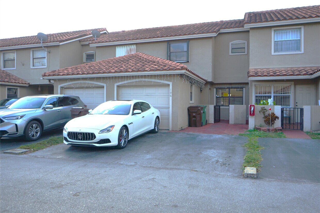 Foto principal - 6380 W 24th Ct