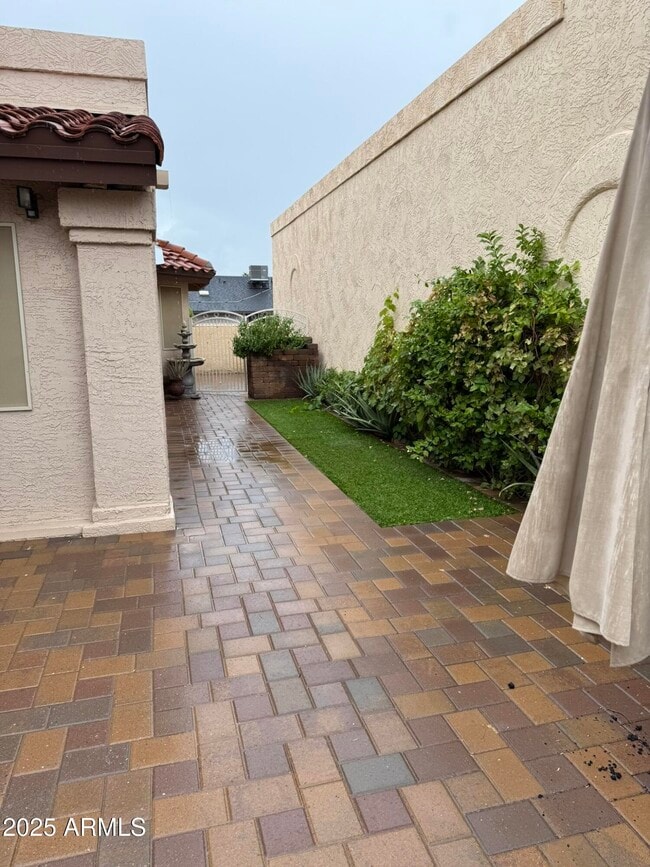 Building Photo - 10854 E Yucca St