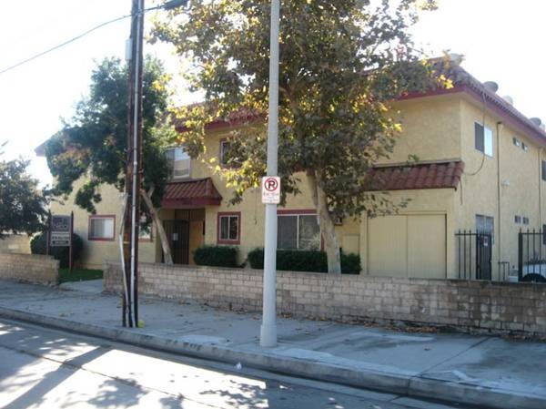 Front View of Building - 18526 Calvert St