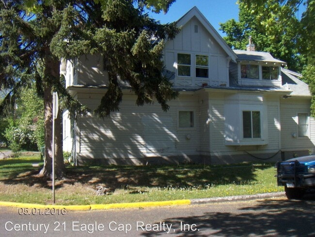 Building Photo - 1201 8th St