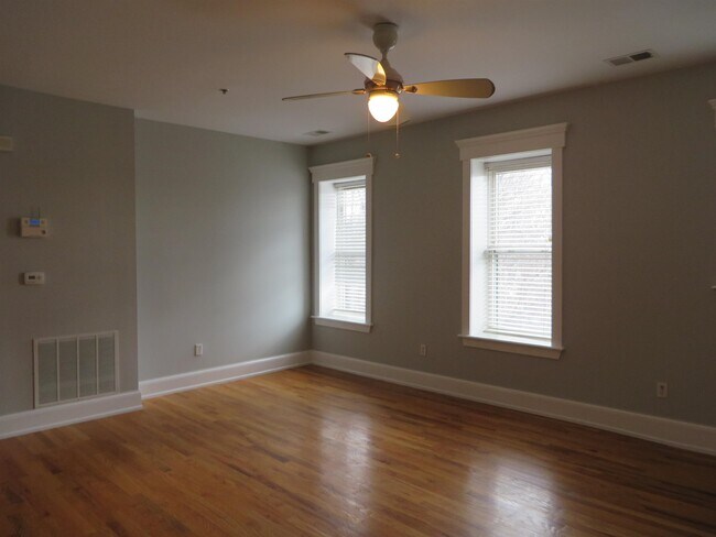 Building Photo - 608 Bramhall Ave