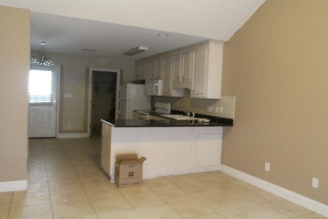 Foto del edificio - 132 Edge Lake Dr