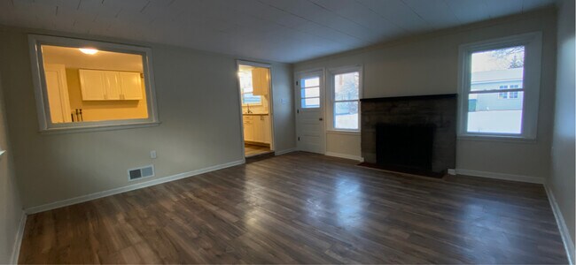 Foto del edificio - 2801 Oakwood Dr