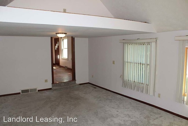 Building Photo - 13340 Durkee Rd