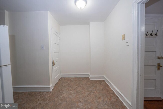 Building Photo - 104 S Wayne Ave