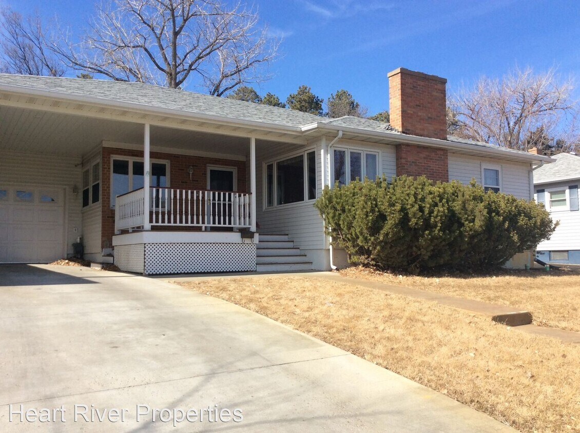 2 br, 2.5 bath House 923 5th Avenue W House Rental in Dickinson, ND