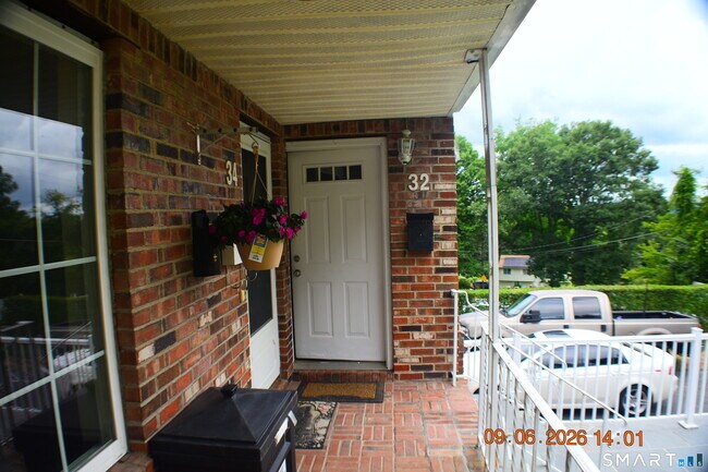 Building Photo - 32 Garden Hill Cir
