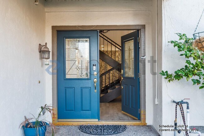 Foto del edificio - 2025 Park Royal Dr