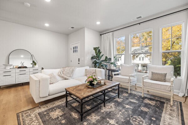 Foto del edificio - 1124 Drummond Ave