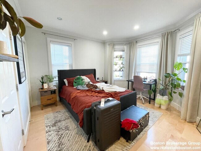 Foto del edificio - 108 Buttonwood St