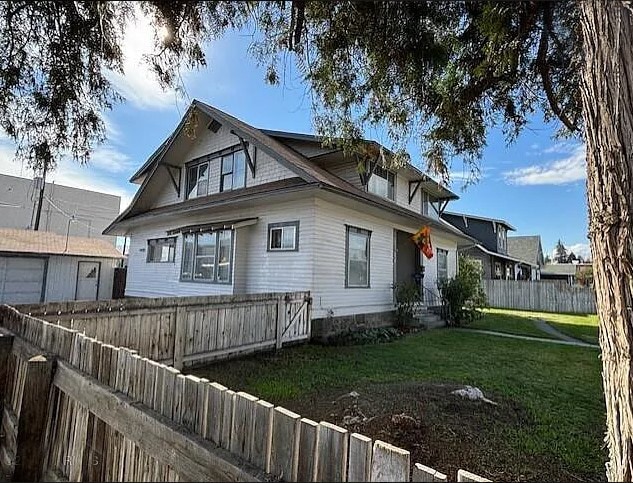 Building Photo - 124 E Orchard Ave