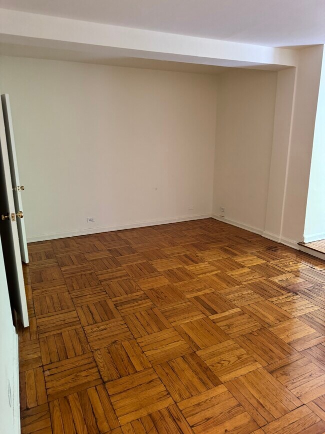 Foto del edificio - 9834 63rd Dr