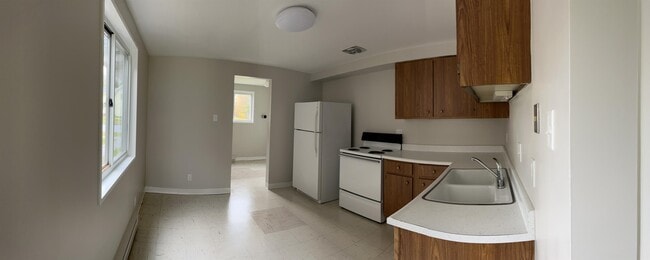 Building Photo - 11 Birchwood Dr