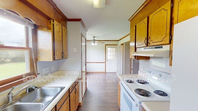 Building Photo - 121b Hipps Ave