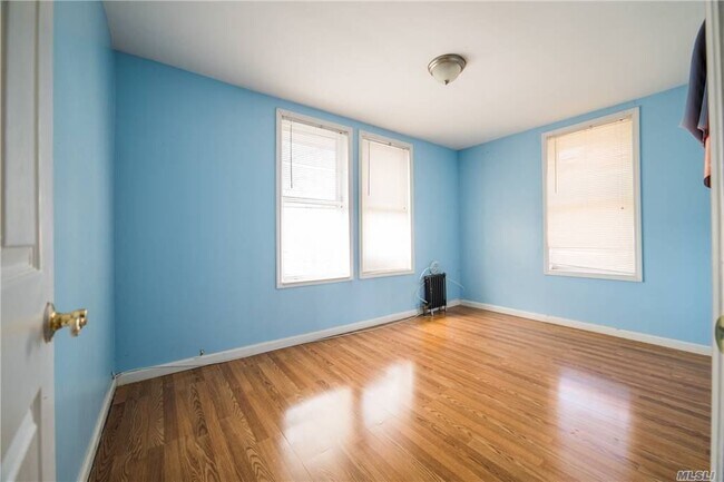 Building Photo - 149-41 Tahoe St