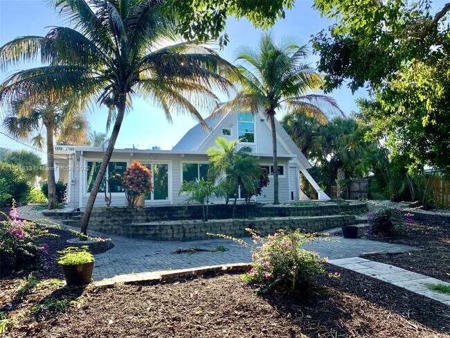 Foto del edificio - 4054 NE Skyline Dr