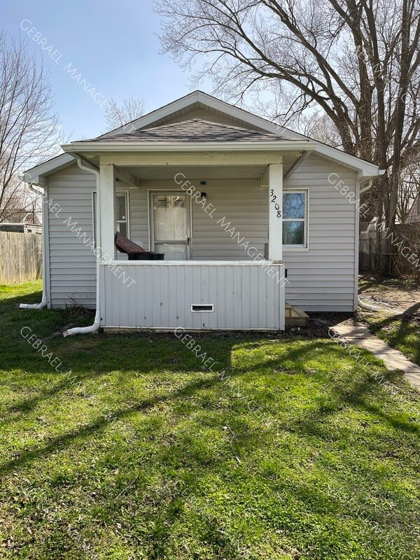 Primary Photo - 3208 Holly Ave