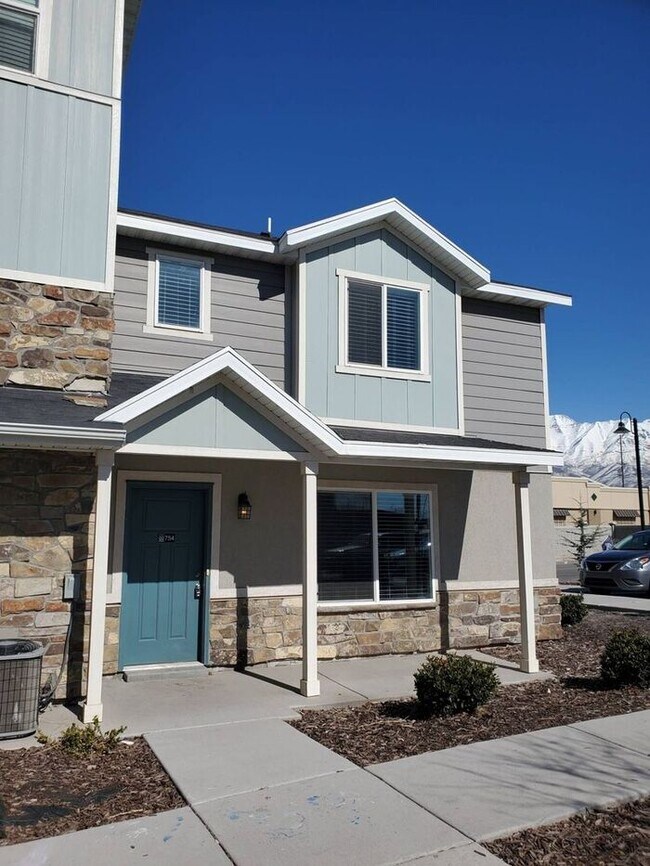 Beautiful Brand New 2 Story Townhome Townhouse for Rent in Vineyard