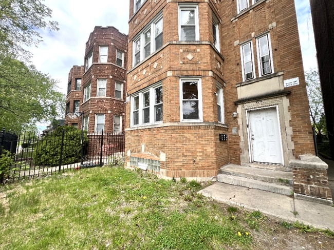 Building Photo - 7545 S May St