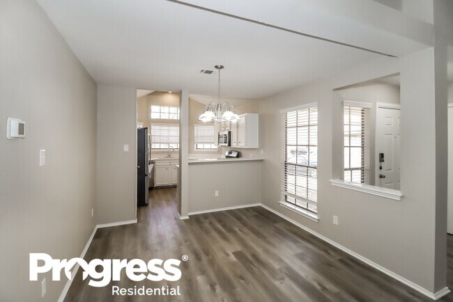 Building Photo - 1505 Lantana Dr
