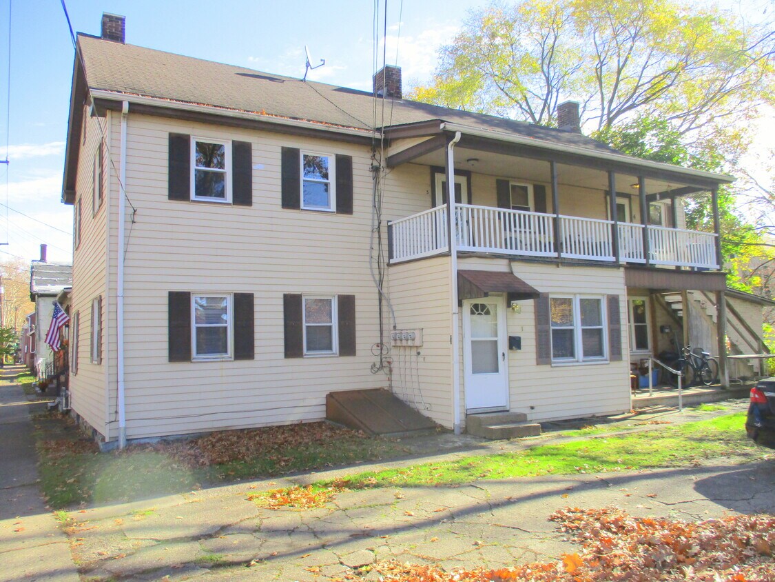 272 13th St Unit 4, Ambridge, PA 15003 Apartments in Ambridge, PA