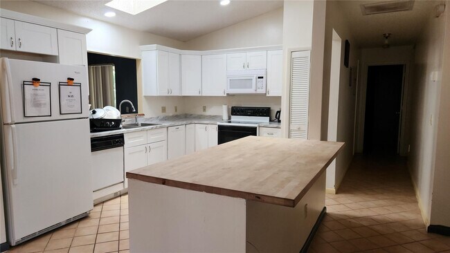 Foto del edificio - 2249 SE Melaleuca Blvd