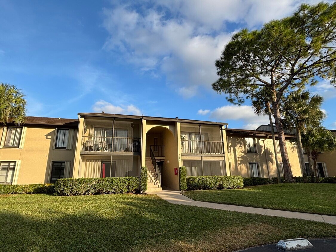 Foto principal - 205 Foxtail Dr