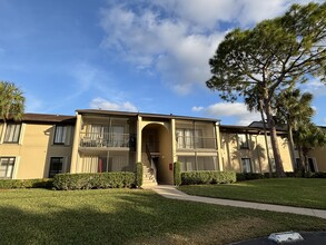 Building Photo - 205 Foxtail Dr