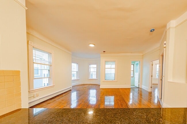 Building Photo - 118 White St