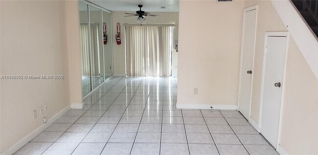 Foto del edificio - 2400 NW 52nd Ave