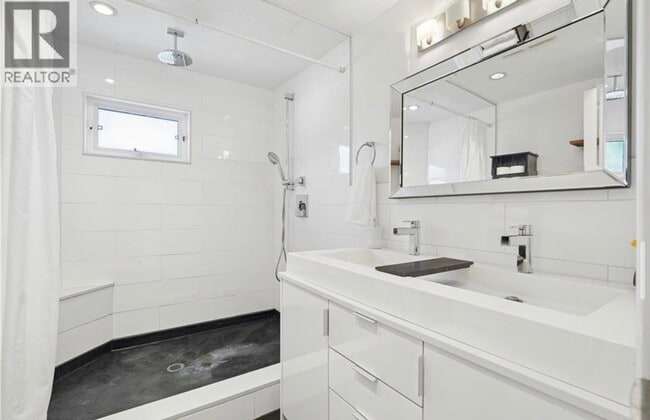 Building Photo - 2055 Embleton Rd